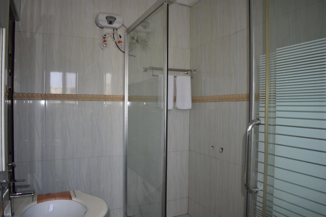 Cascade Hotel Lapaz Екстериор снимка