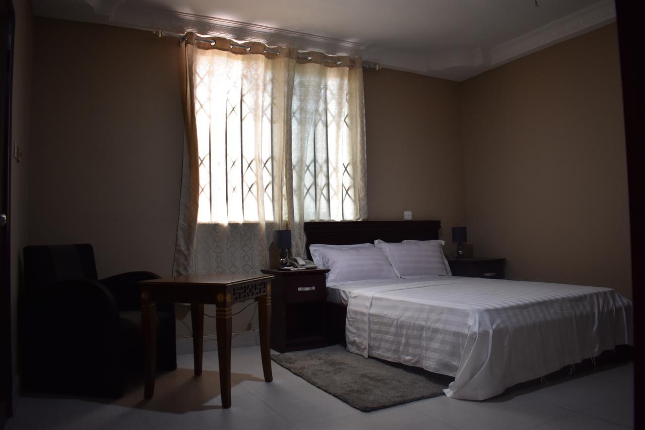 Cascade Hotel Lapaz Екстериор снимка