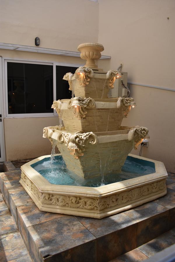 Cascade Hotel Lapaz Екстериор снимка