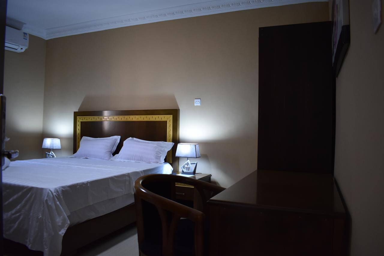 Cascade Hotel Lapaz Екстериор снимка