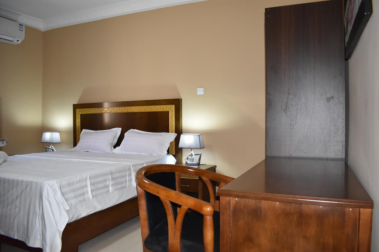 Cascade Hotel Lapaz Екстериор снимка