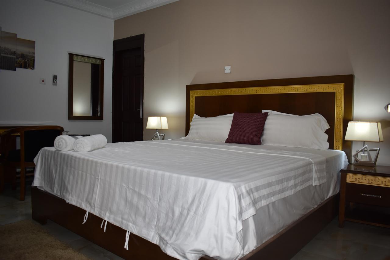 Cascade Hotel Lapaz Екстериор снимка