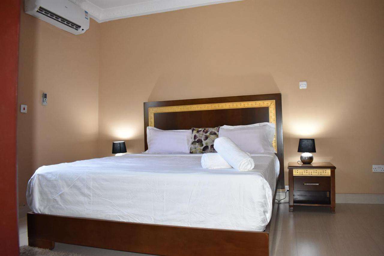 Cascade Hotel Lapaz Екстериор снимка